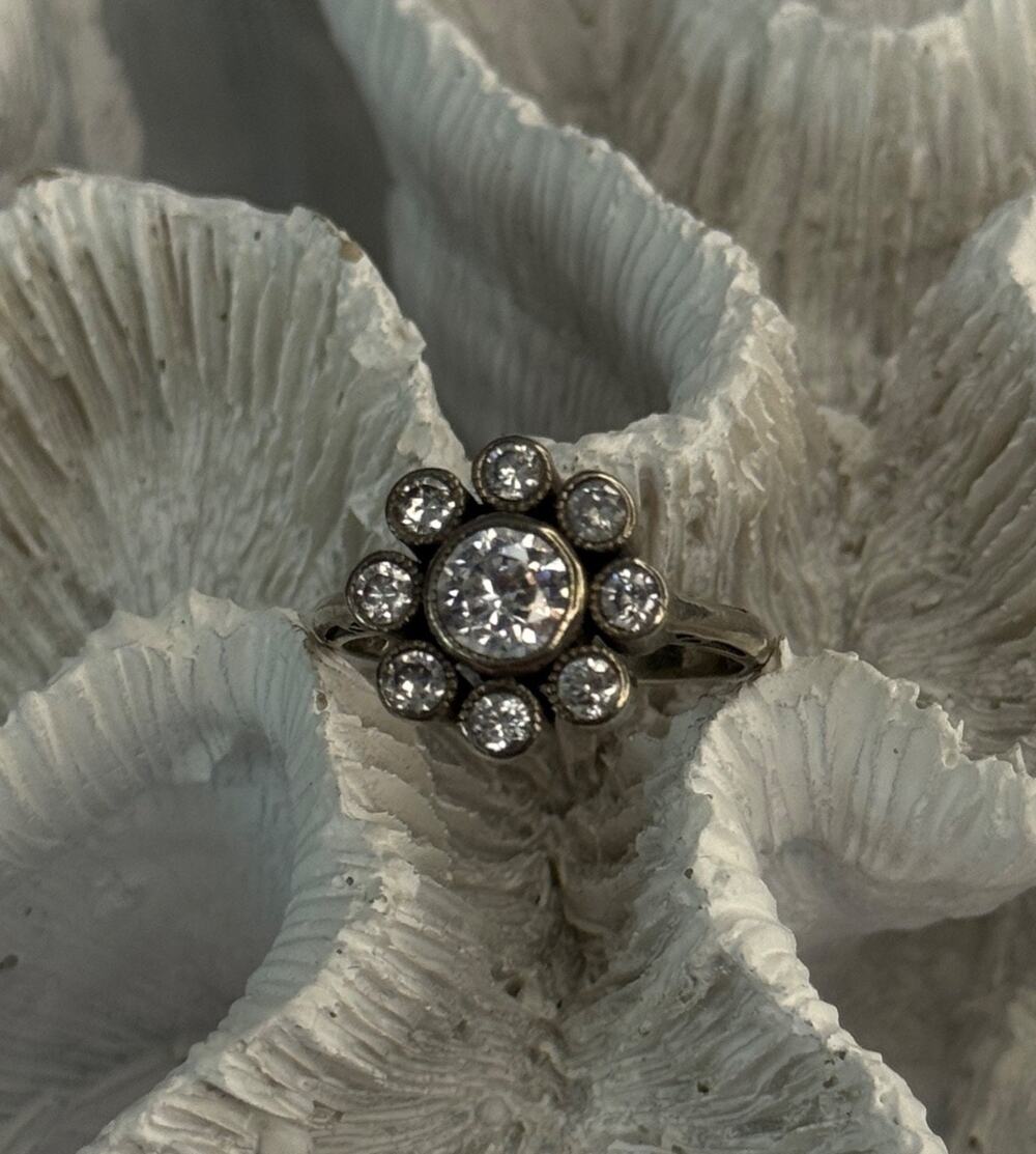 925 Sterling Silver CZ Flower Ring Size 9